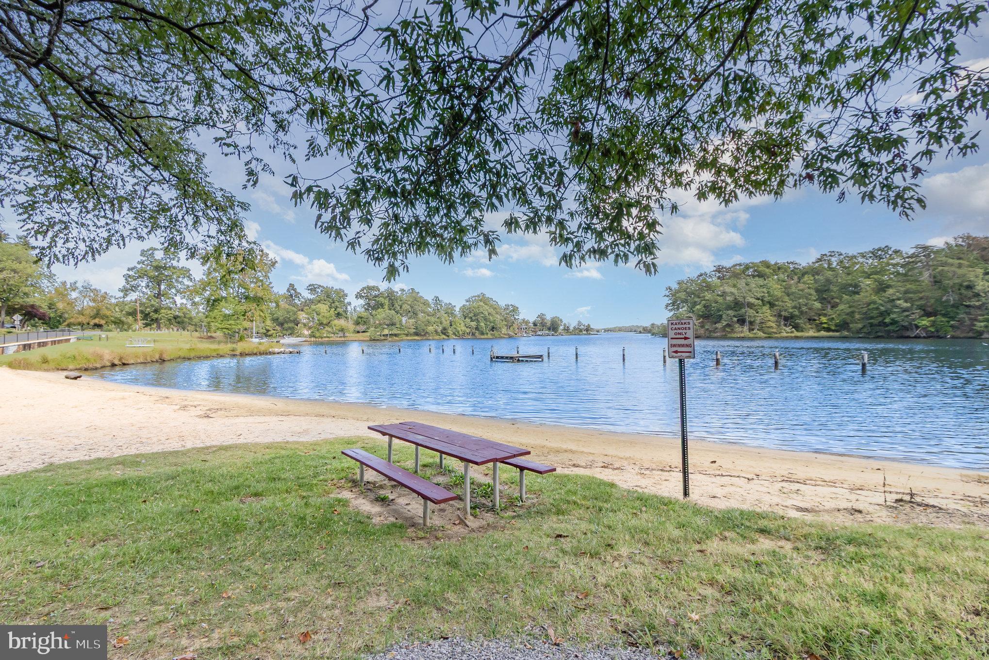 WOODLAND BEACH - Residential