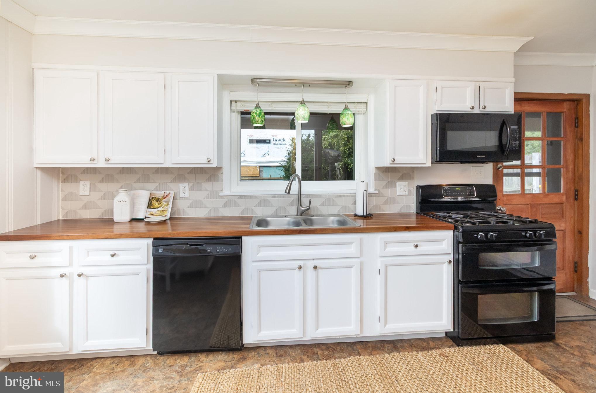 WOODLAND BEACH - Residential