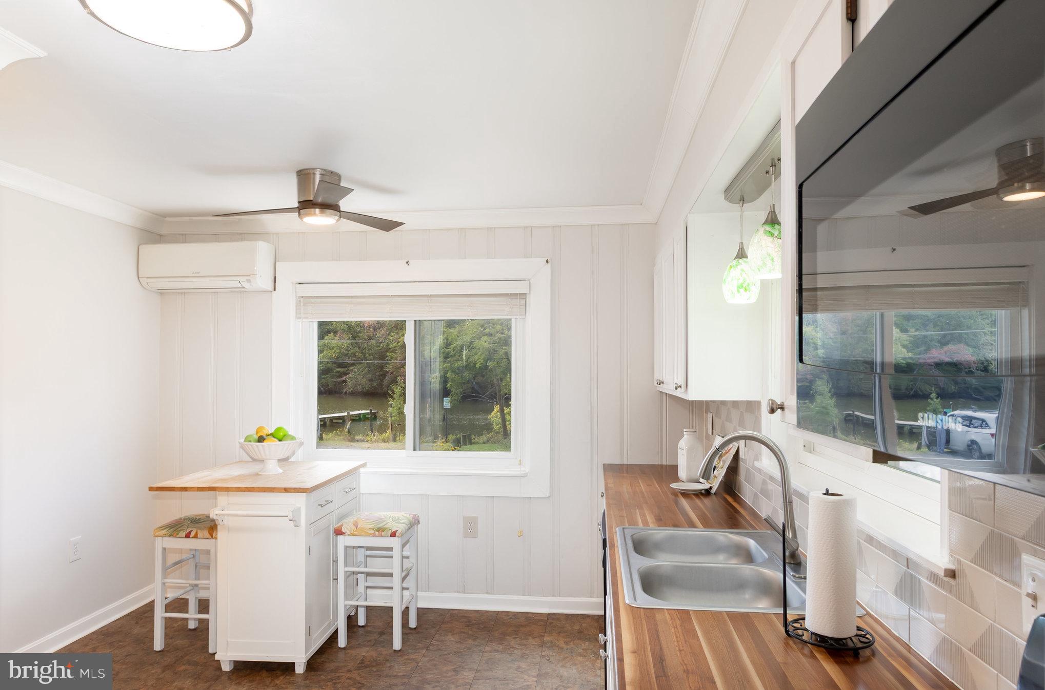 WOODLAND BEACH - Residential