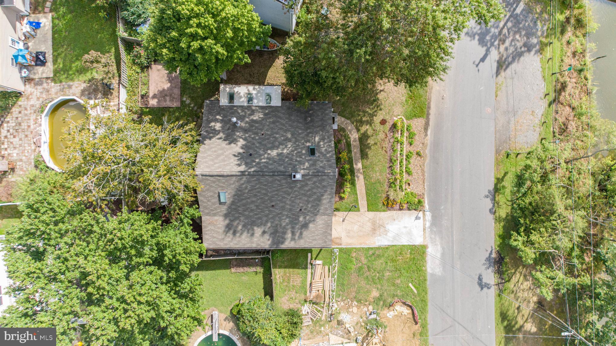 WOODLAND BEACH - Residential