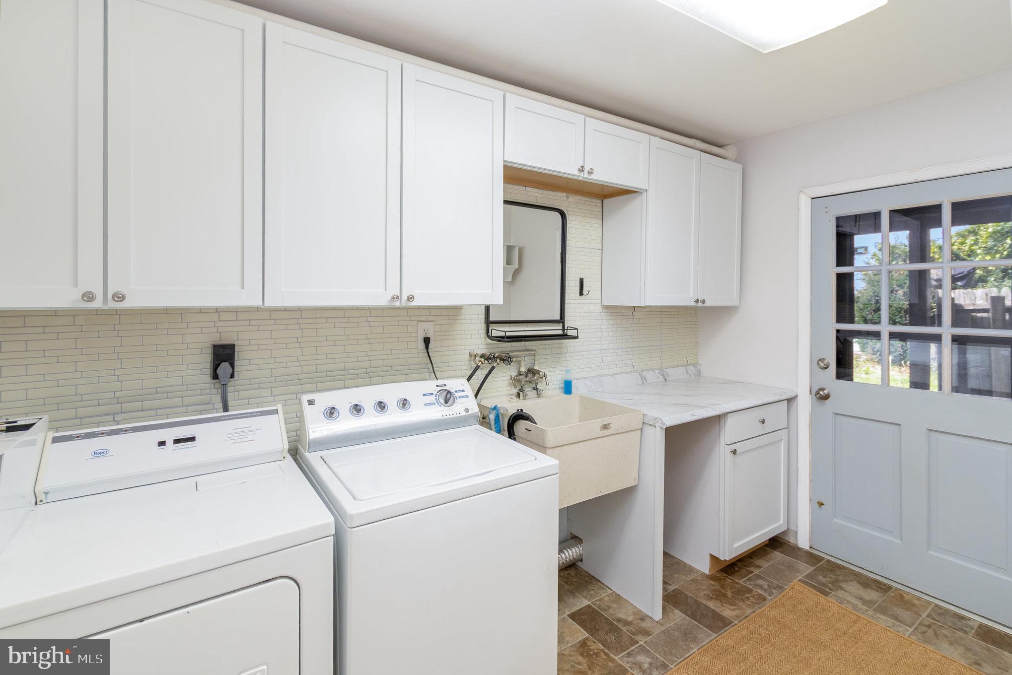 WOODLAND BEACH - Residential