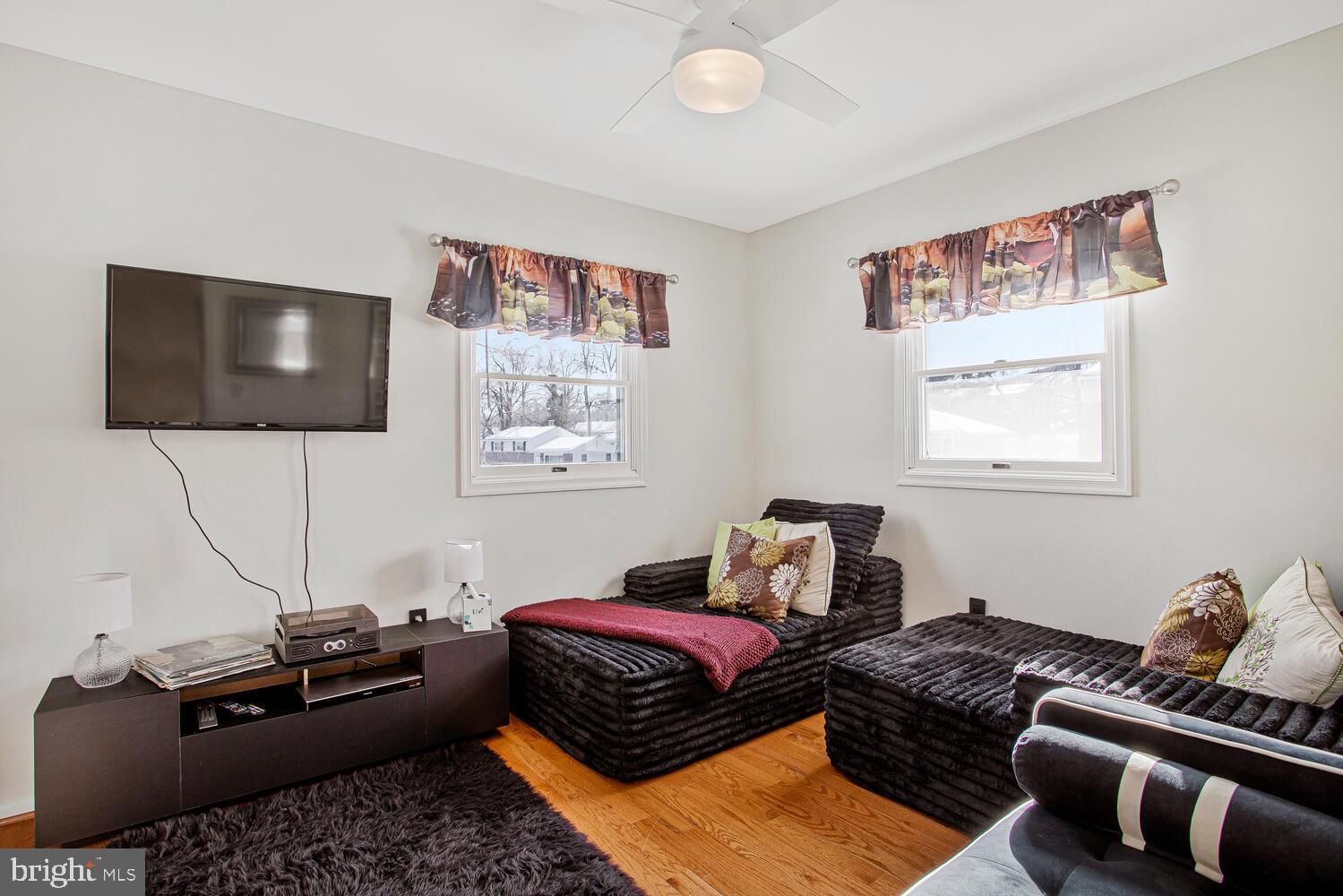 WINDSOR  MILL - Residential