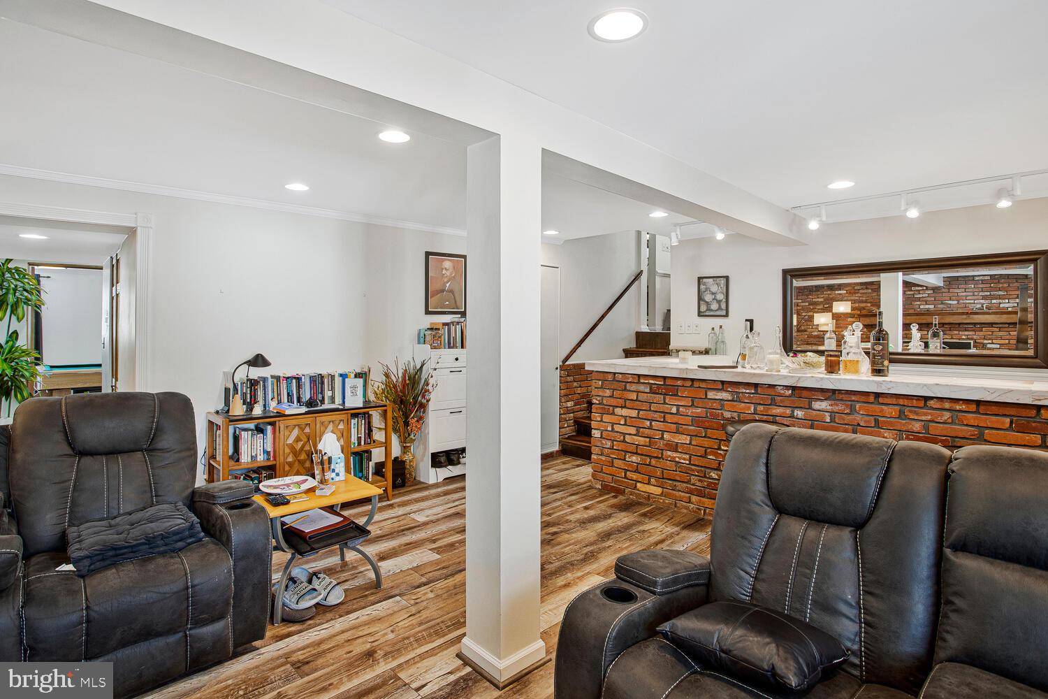 WINDSOR  MILL - Residential