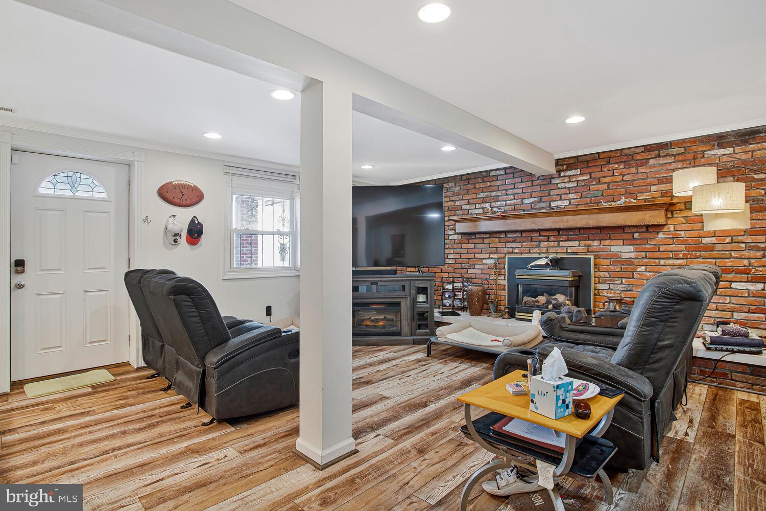 WINDSOR  MILL - Residential