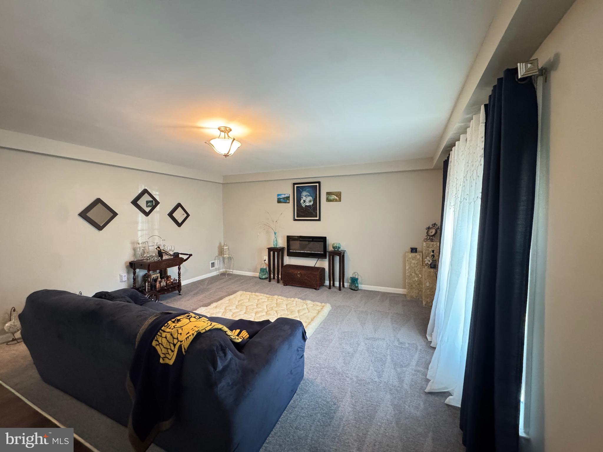 STRAWBERRY HILL EST SUB - Residential
