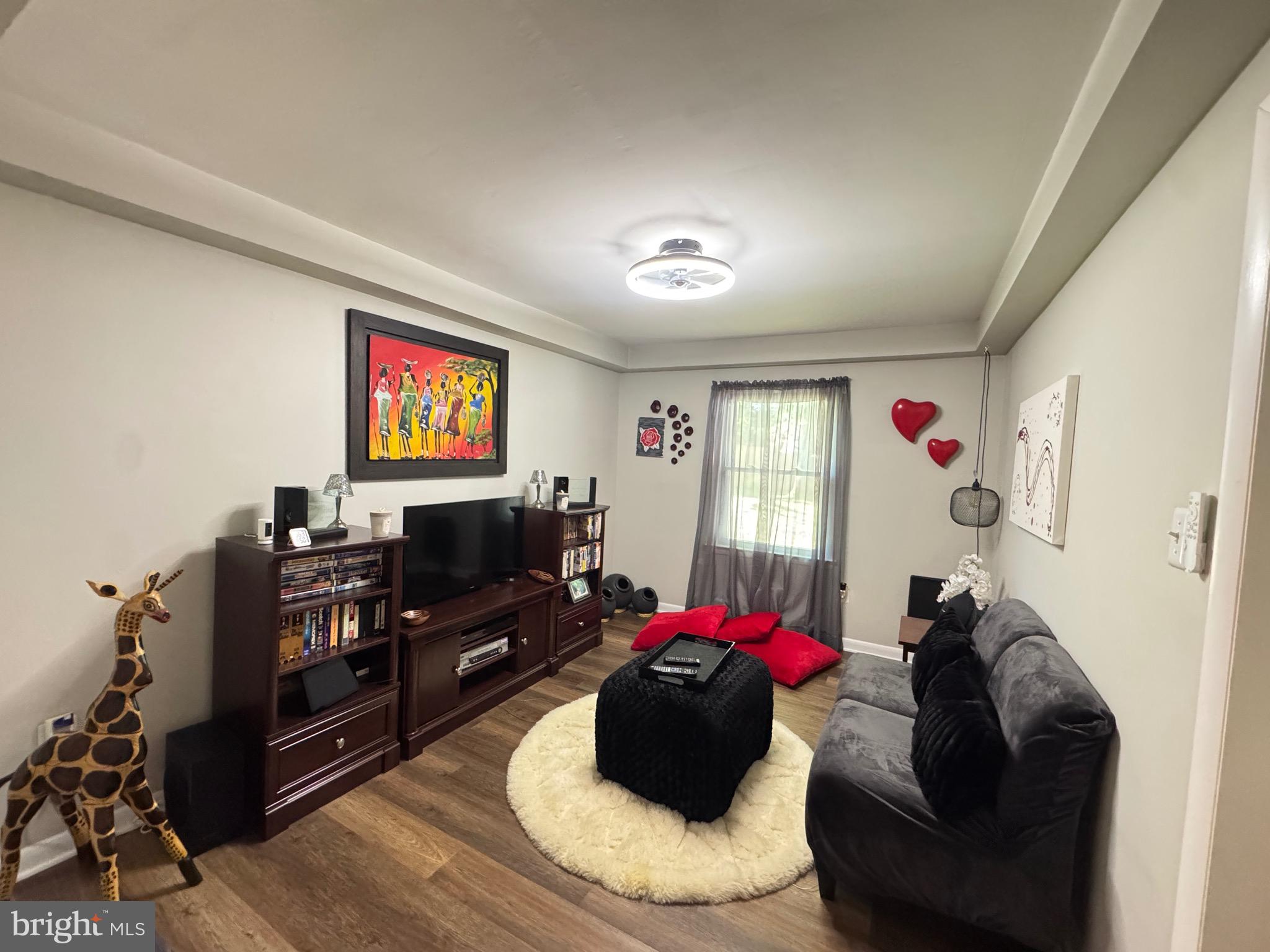 STRAWBERRY HILL EST SUB - Residential