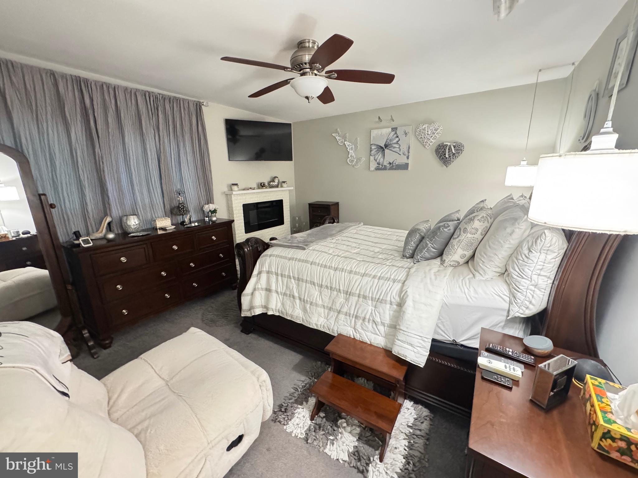 STRAWBERRY HILL EST SUB - Residential
