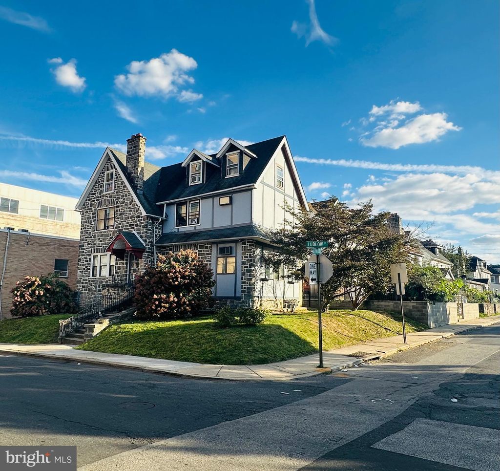 Photo of 27 Glendale Road, UPPER DARBY, PA 19082 (MLS # PADE2101414)