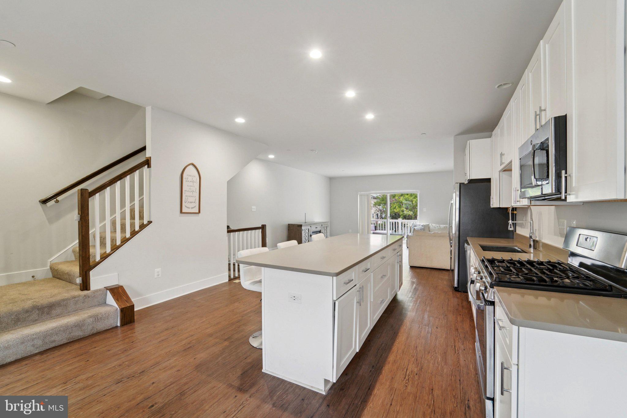 7728 LEXINGTON COURT