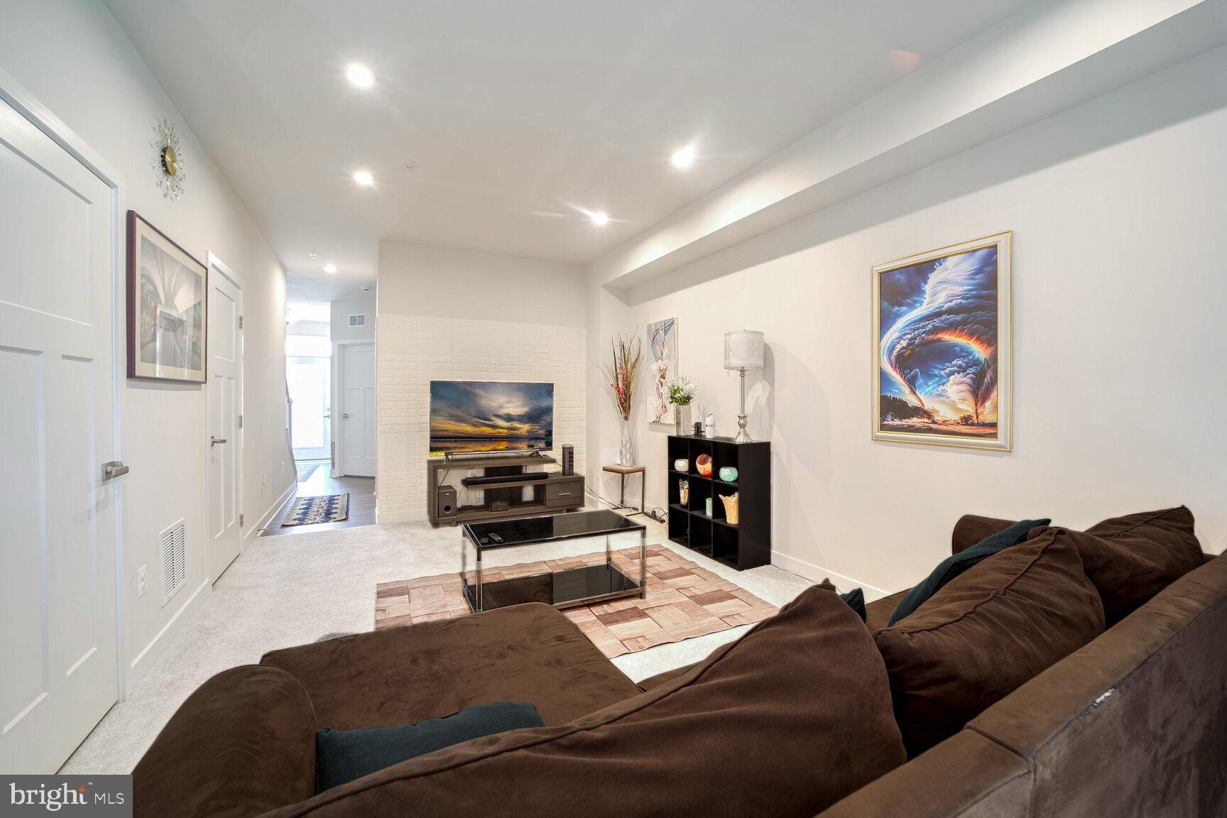 TANYARD SHORES - Residential Lease