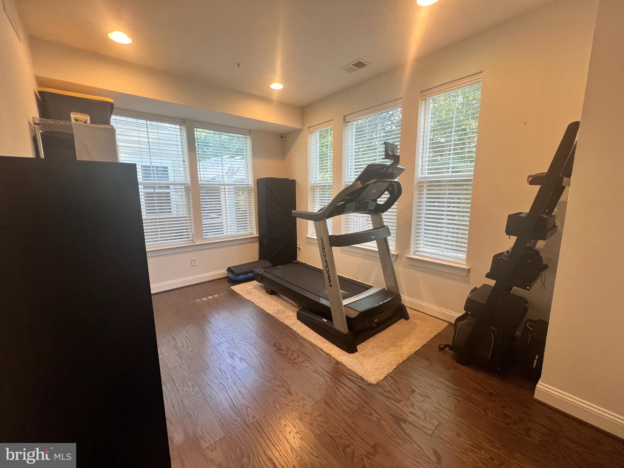 ANNAPOLIS NECK - Residential Lease