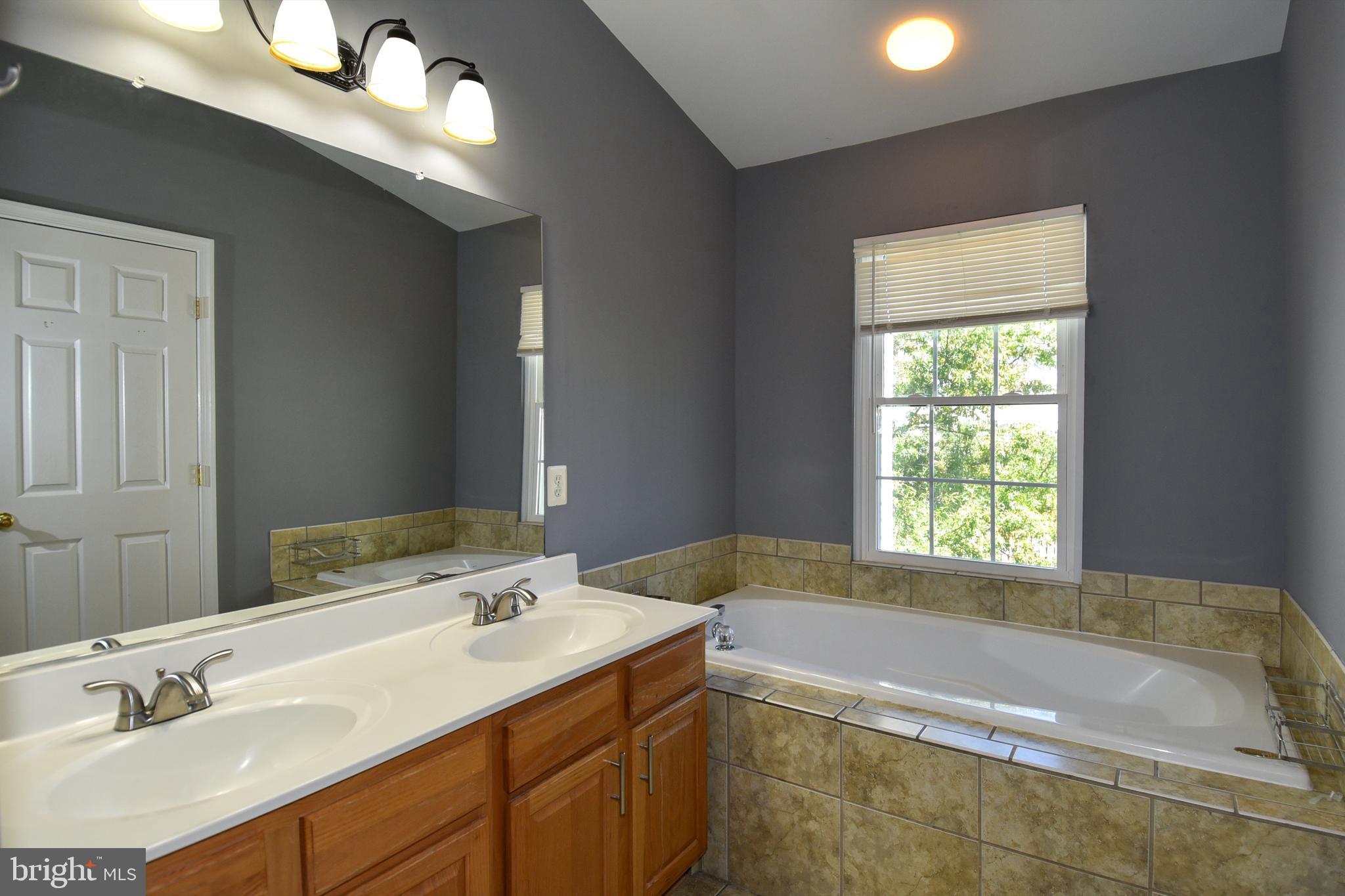 HOYLES MILL VILLAGE - Residential Lease