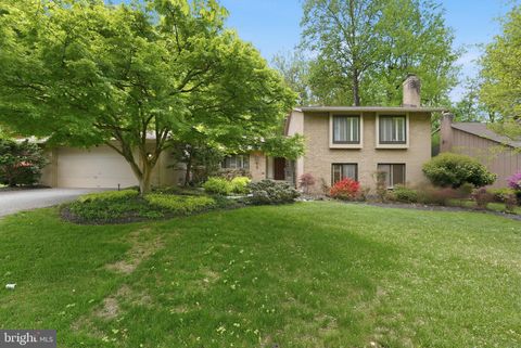 Photo of 15 Arlive Court, ROCKVILLE, MD 20854 (MLS # MDMC2228762)