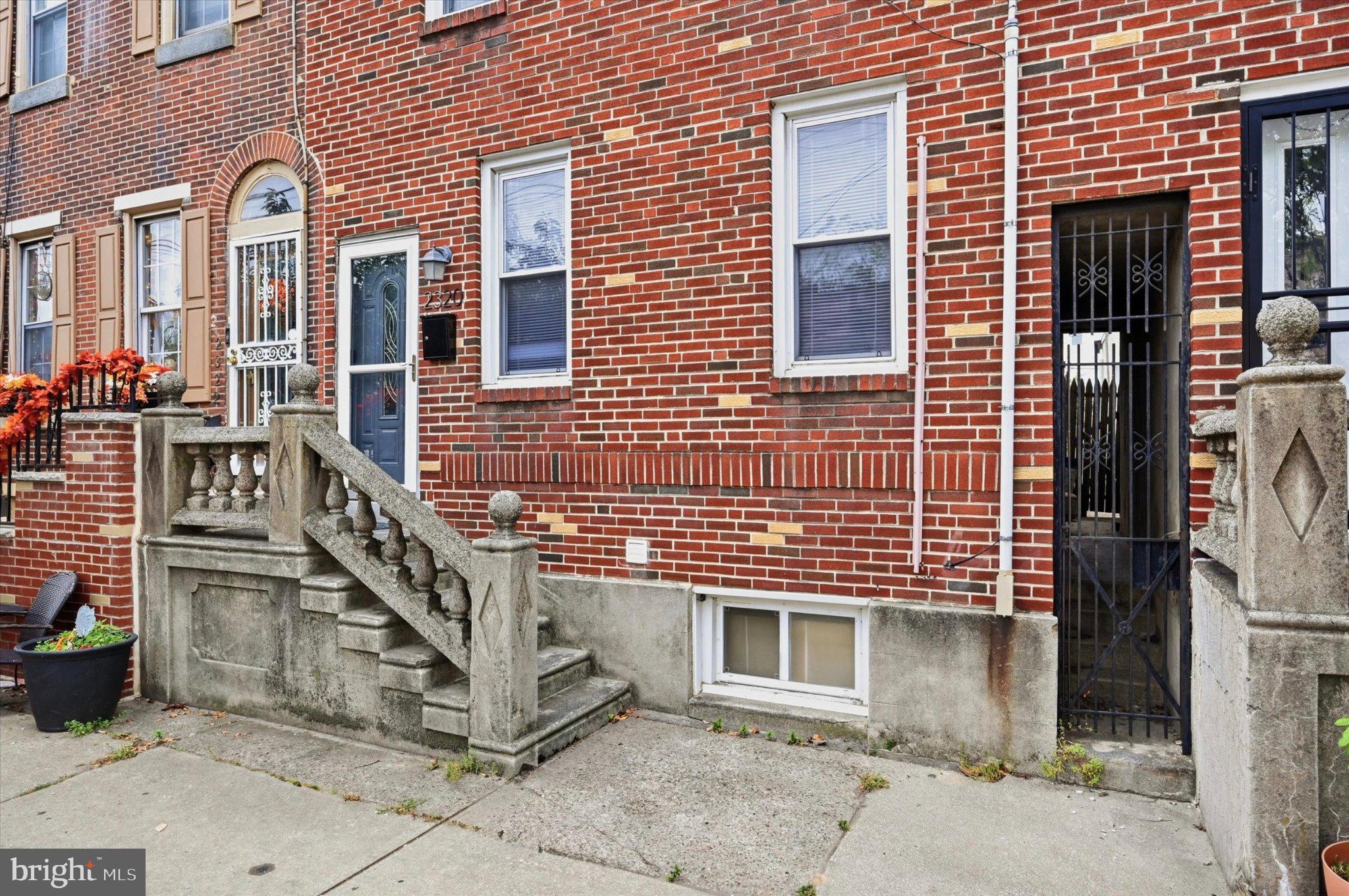 2320 E LEHIGH