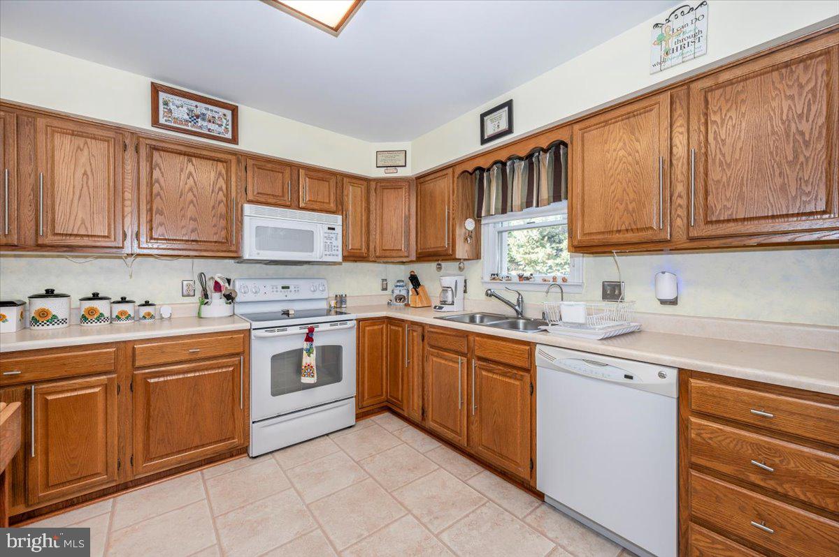 TOWNE OAK VILLAGE - Residential