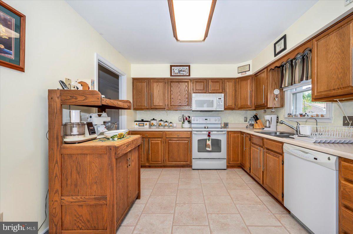 TOWNE OAK VILLAGE - Residential