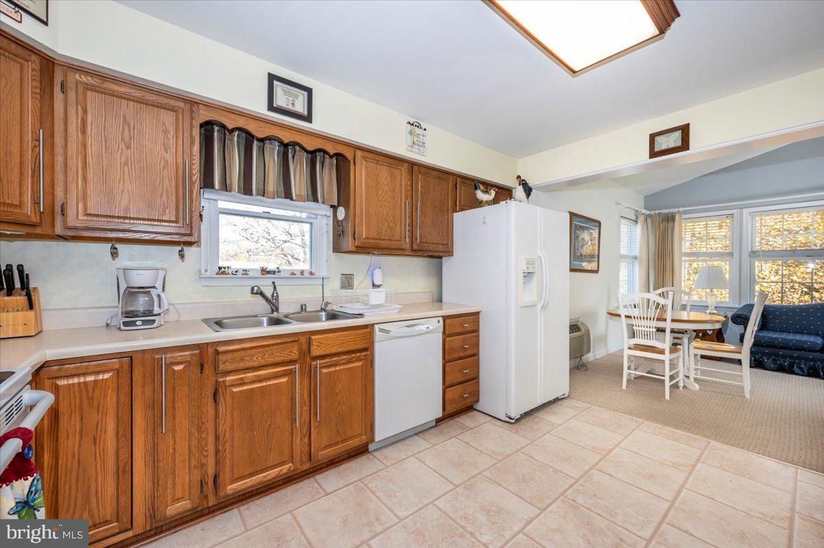 TOWNE OAK VILLAGE - Residential