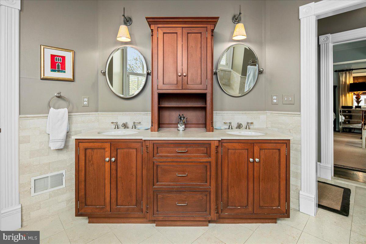 KENSINGTON - Residential