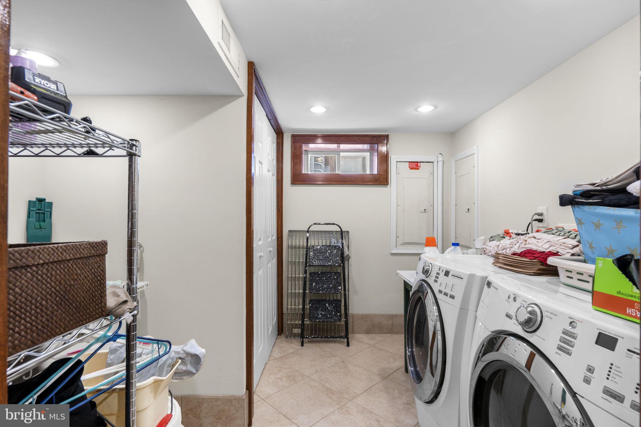 ROSEMONT PARK - Residential