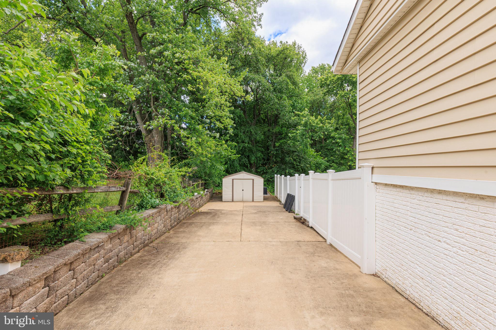 8246 VICTORIA ROAD