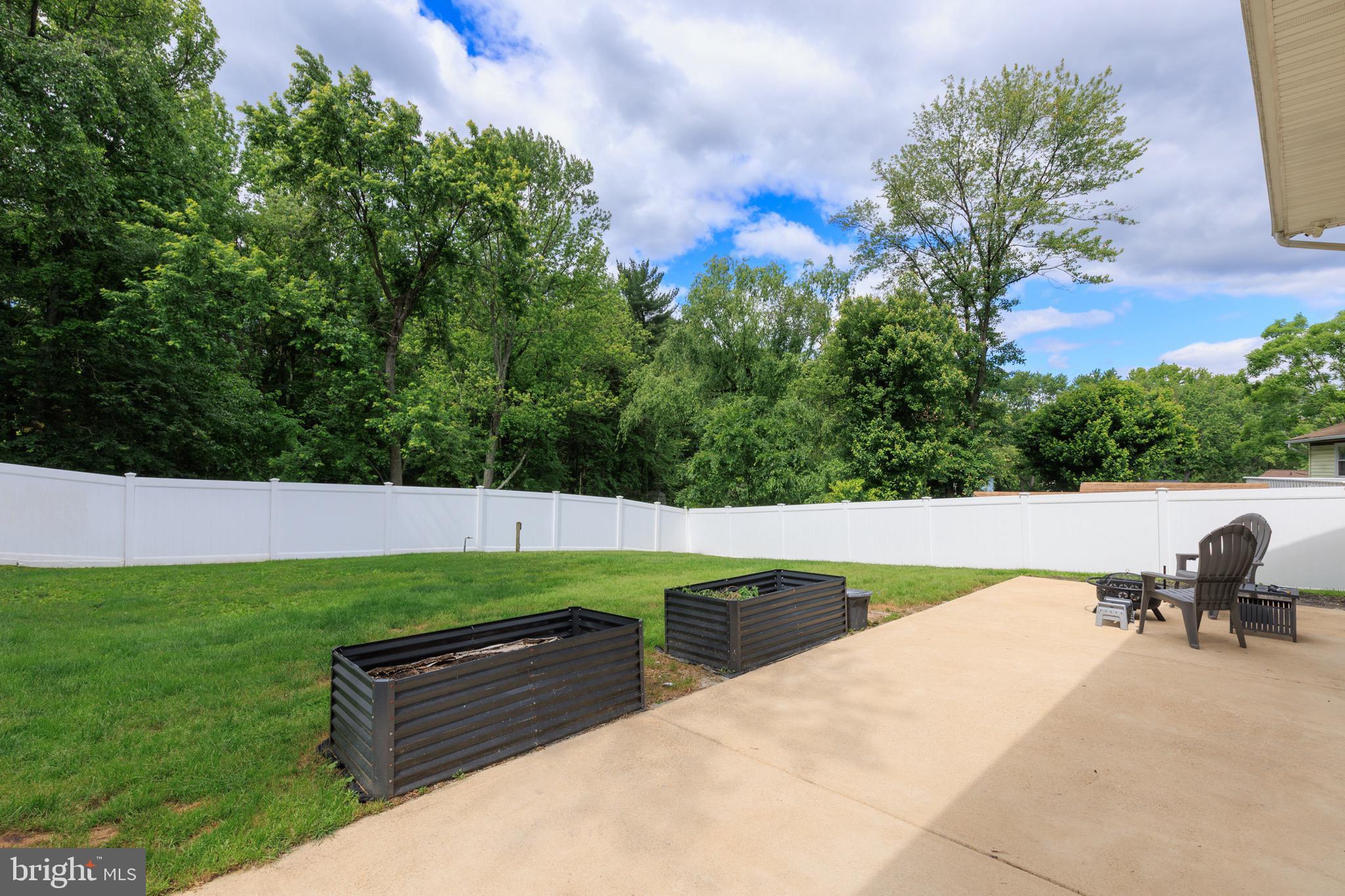 8246 VICTORIA ROAD