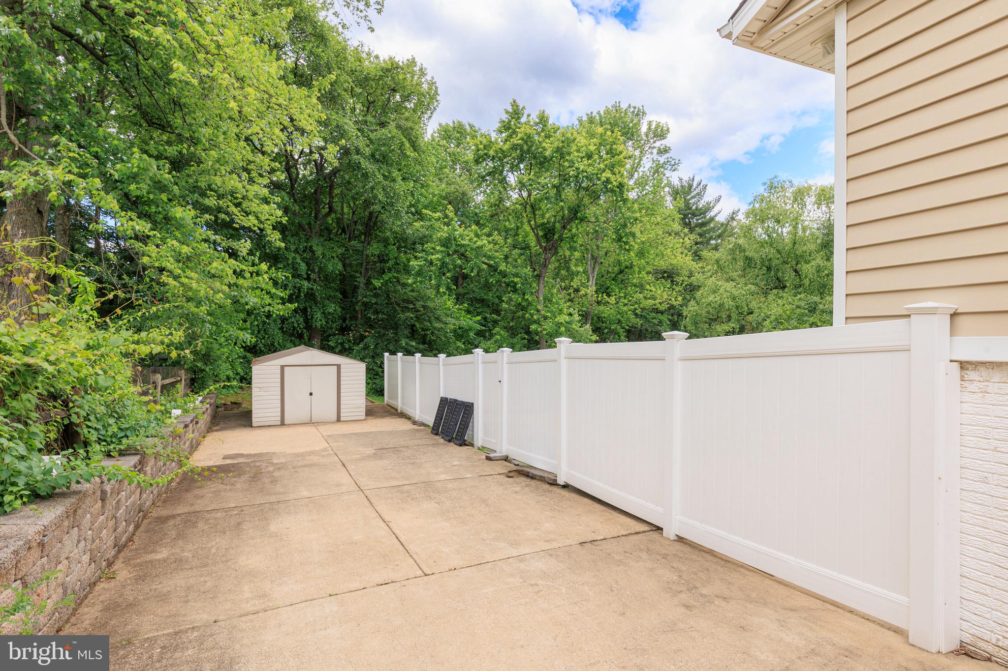 8246 VICTORIA ROAD