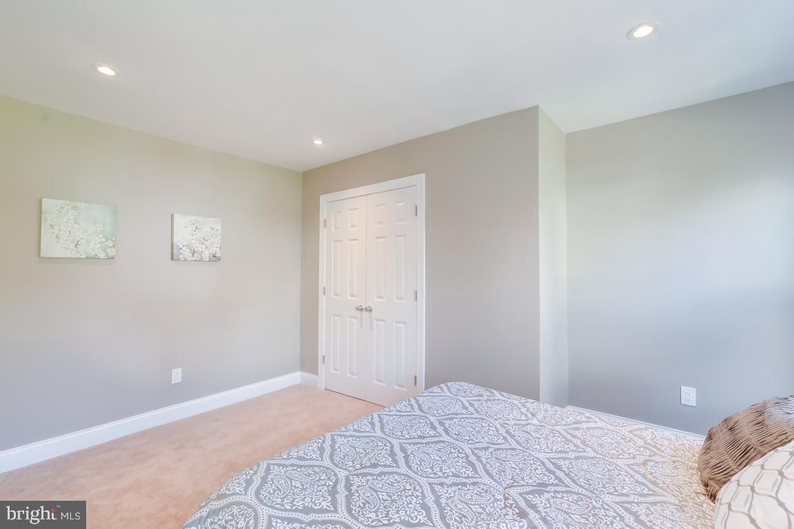 MT RAINIER - Residential Lease