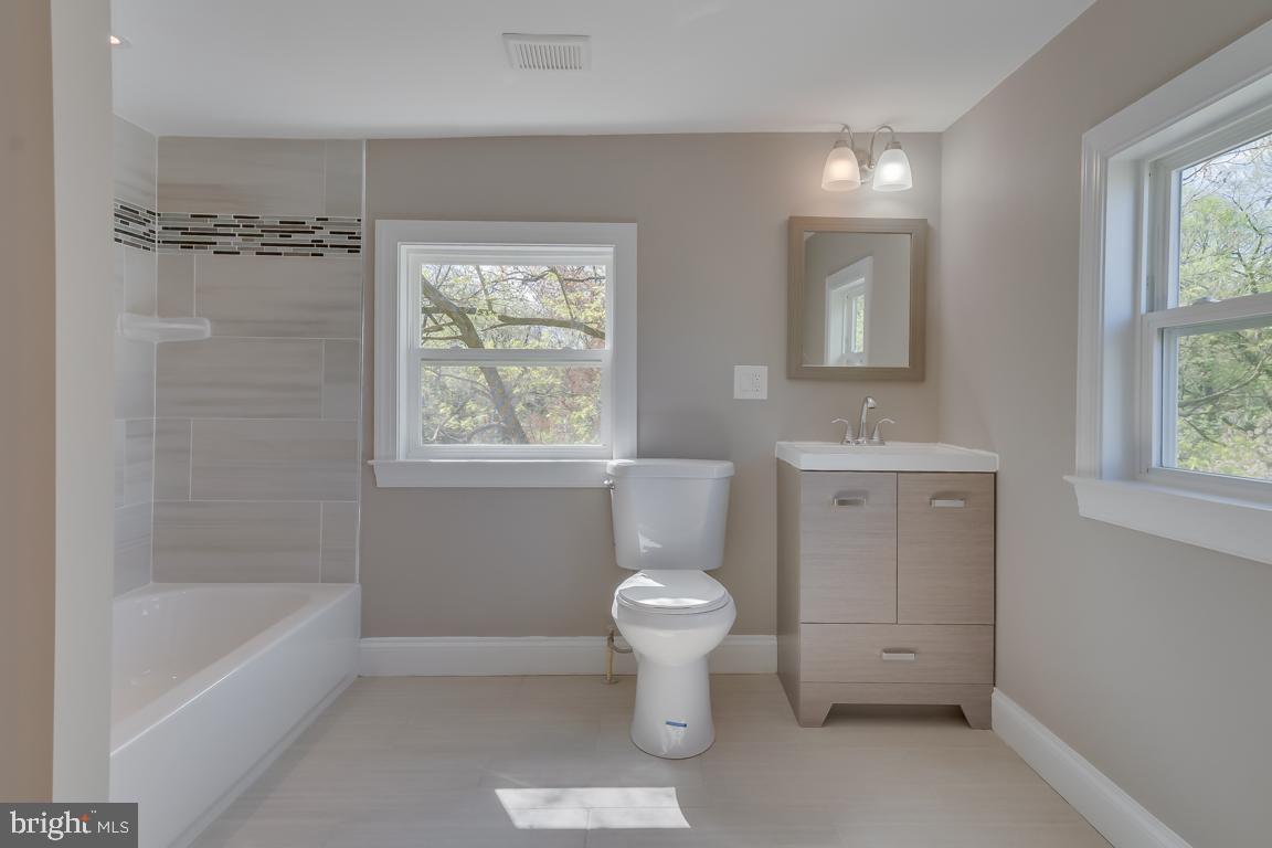 MT RAINIER - Residential Lease