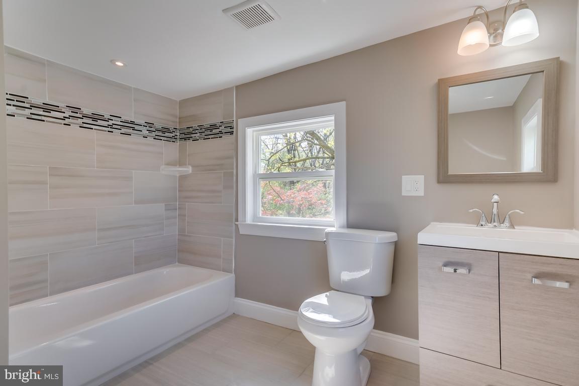 MT RAINIER - Residential Lease