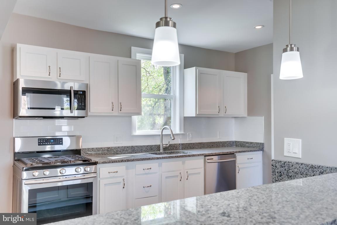 MT RAINIER - Residential Lease