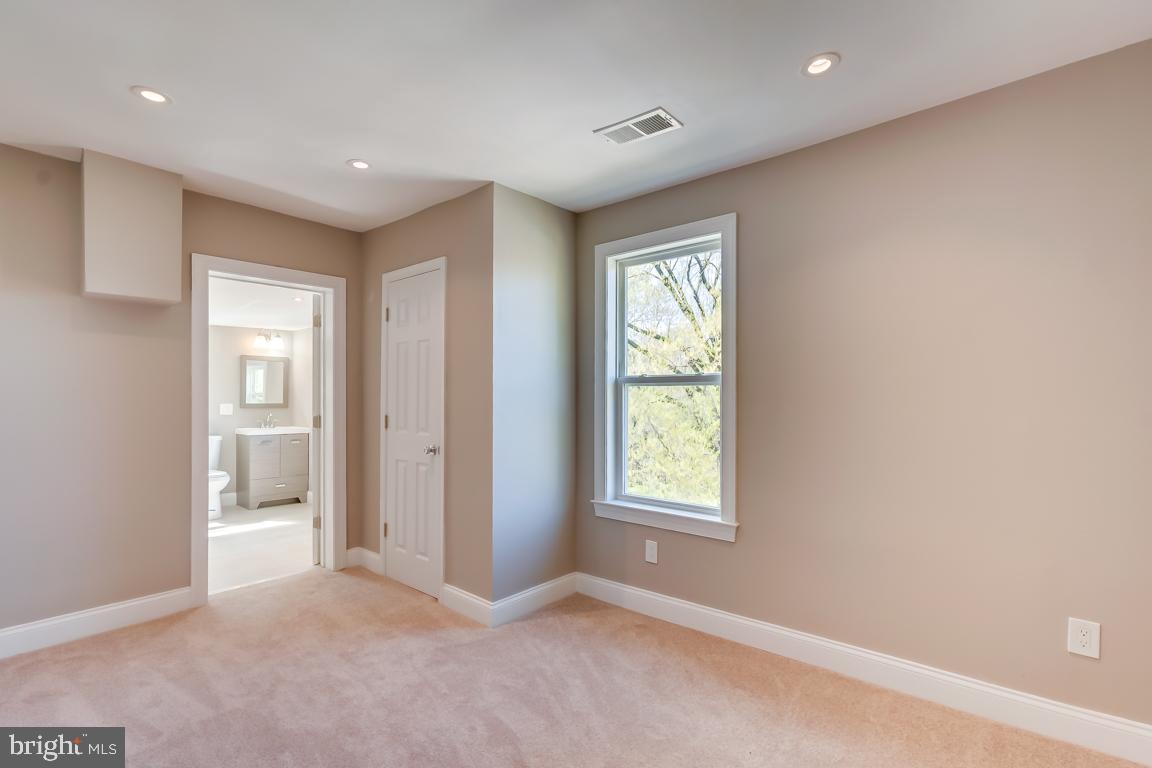 MT RAINIER - Residential Lease