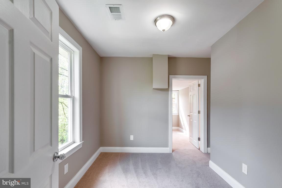 MT RAINIER - Residential Lease