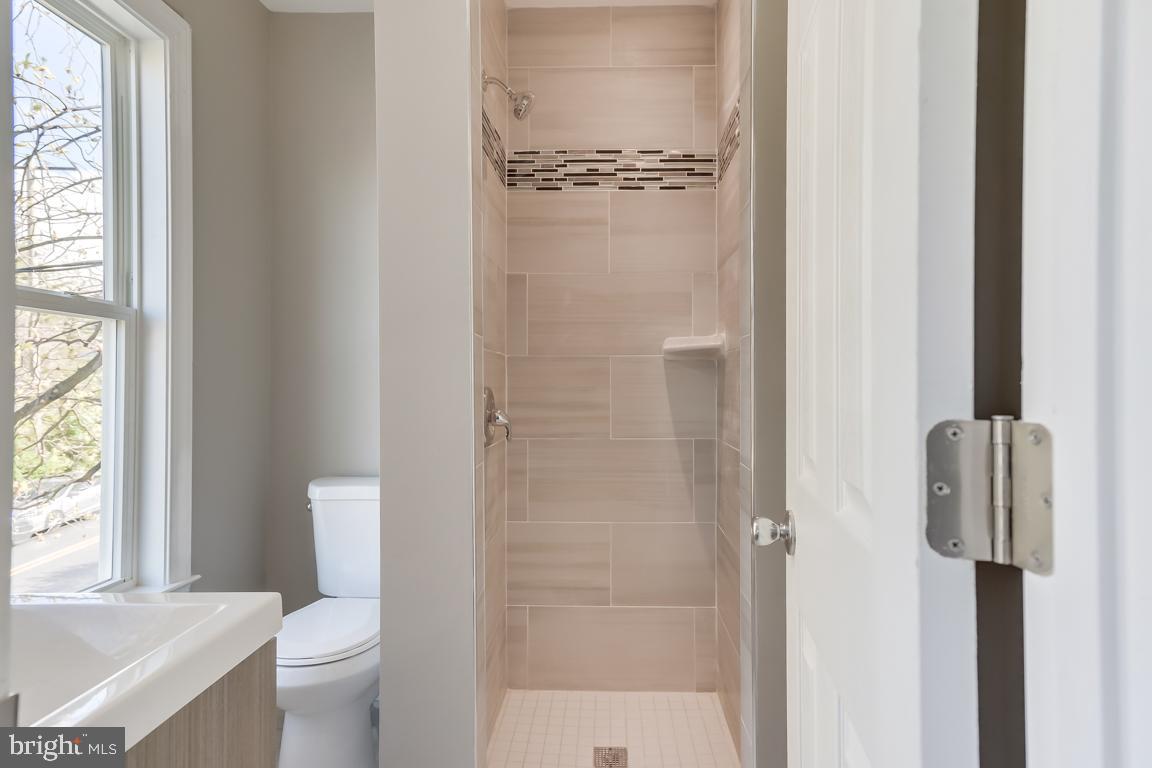 MT RAINIER - Residential Lease