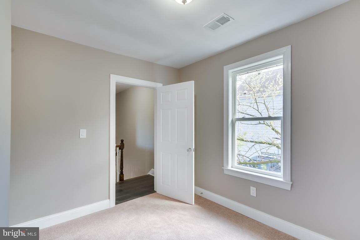 MT RAINIER - Residential Lease