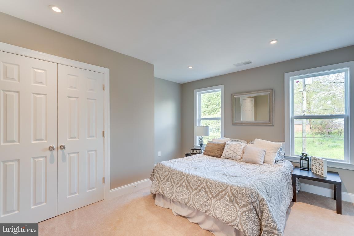 MT RAINIER - Residential Lease