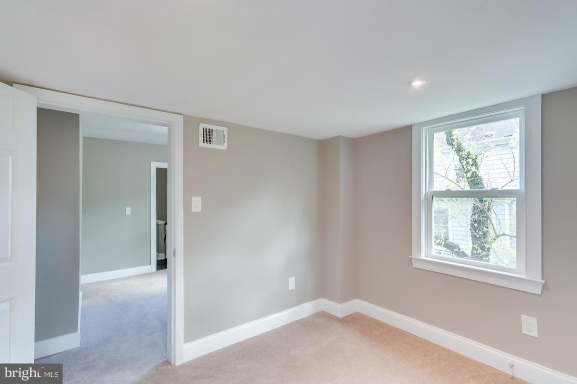 MT RAINIER - Residential Lease