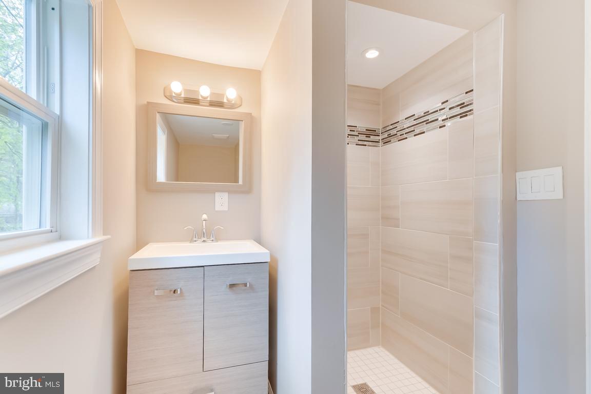 MT RAINIER - Residential Lease