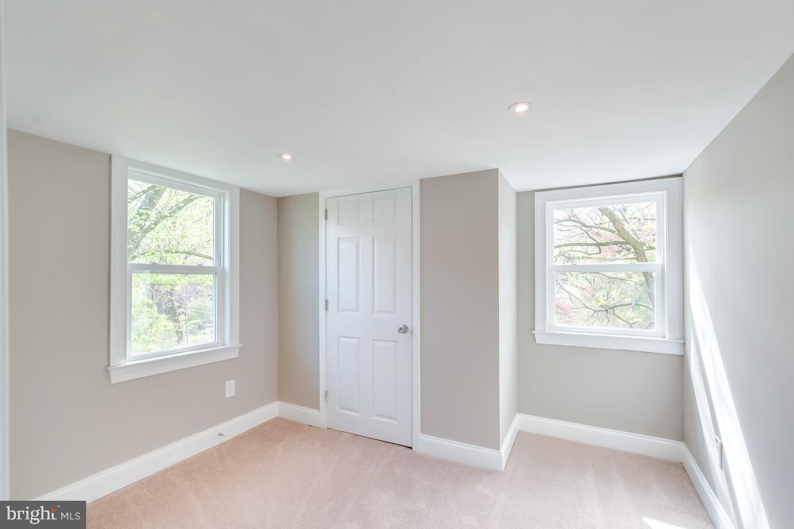 MT RAINIER - Residential Lease