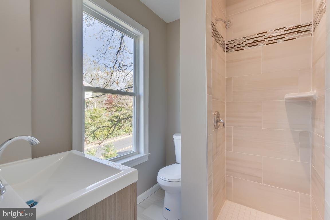 MT RAINIER - Residential Lease