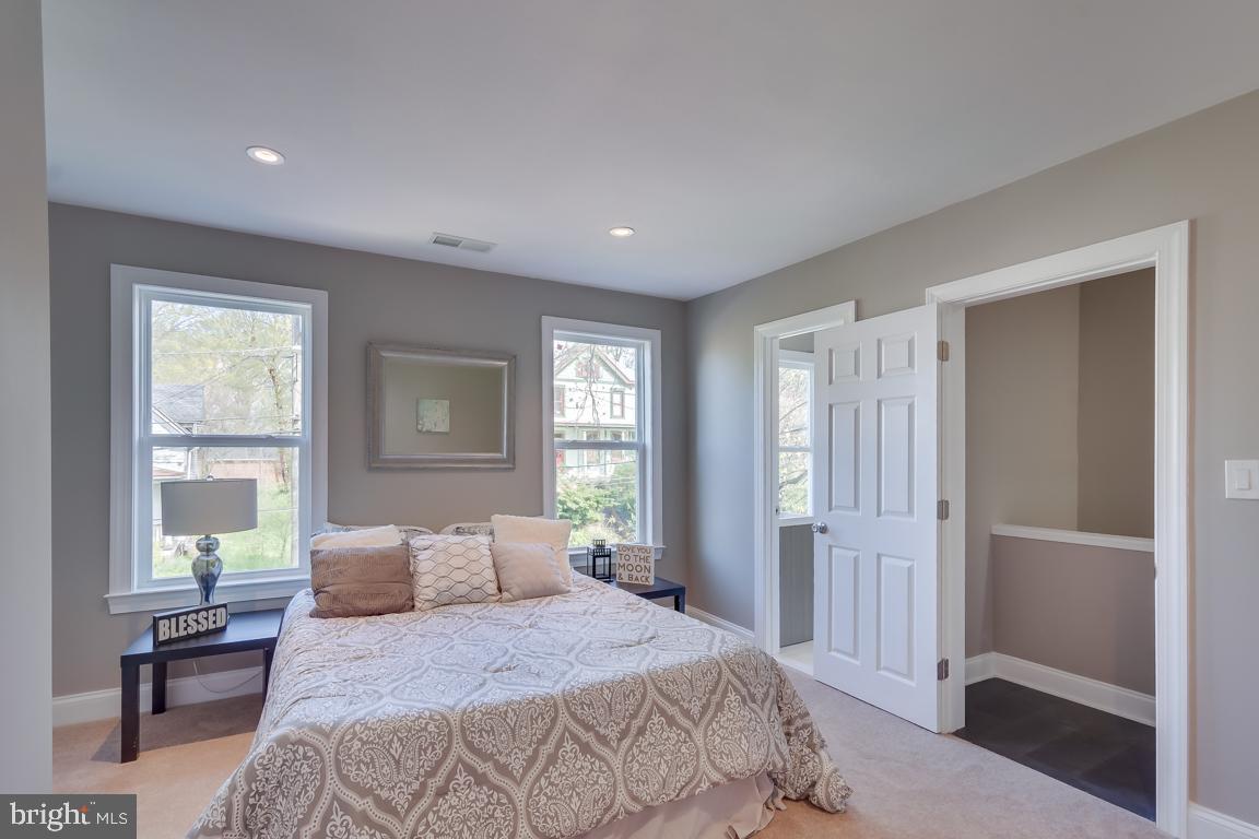 MT RAINIER - Residential Lease