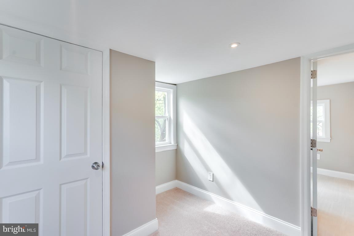 MT RAINIER - Residential Lease