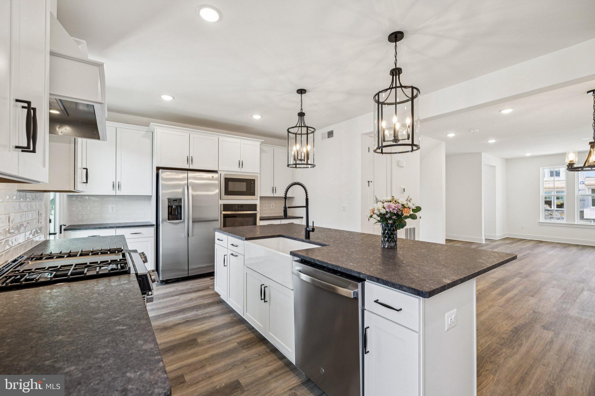 9410 PACIFIC ELM STREET