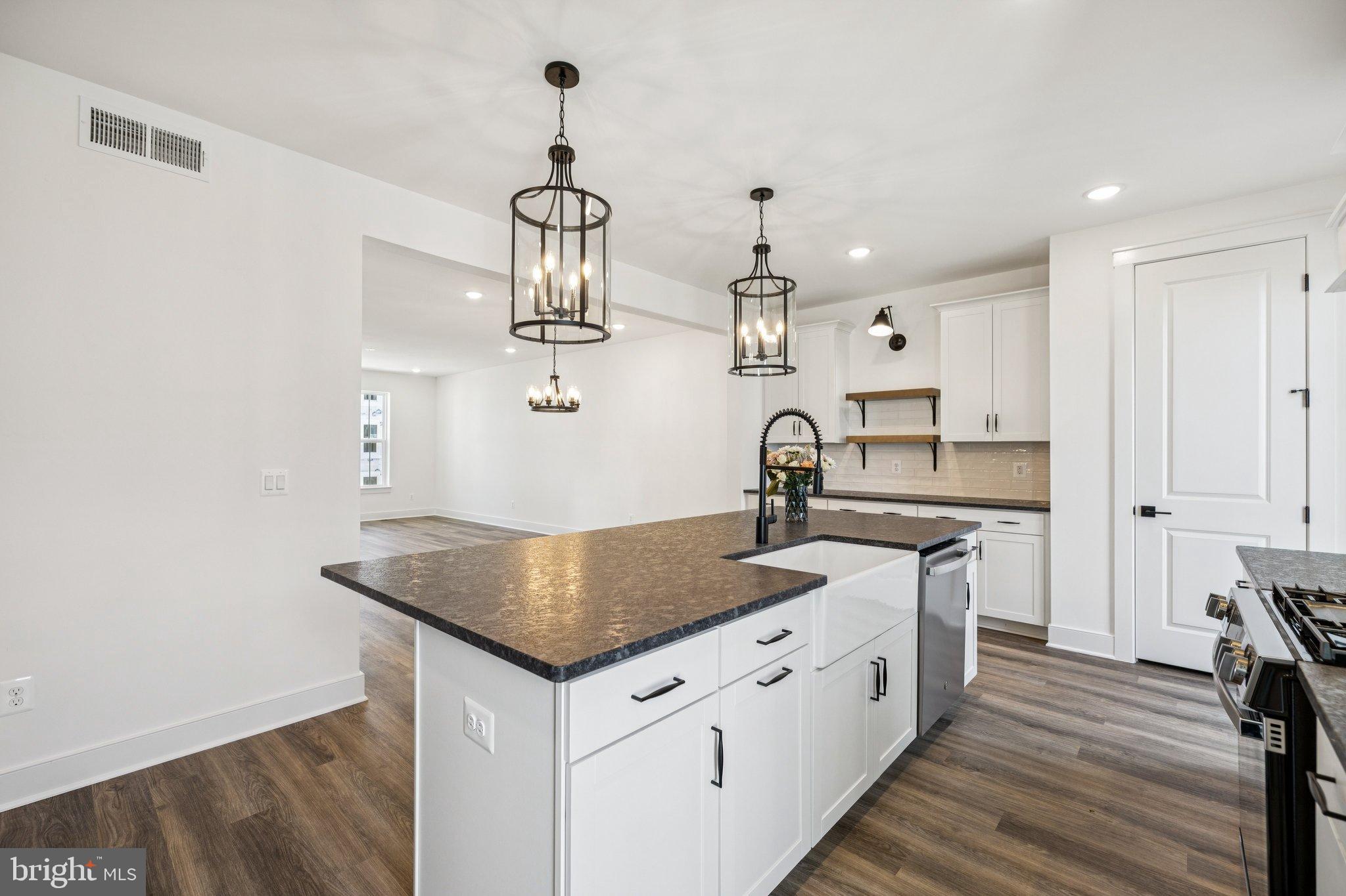 9410 PACIFIC ELM STREET