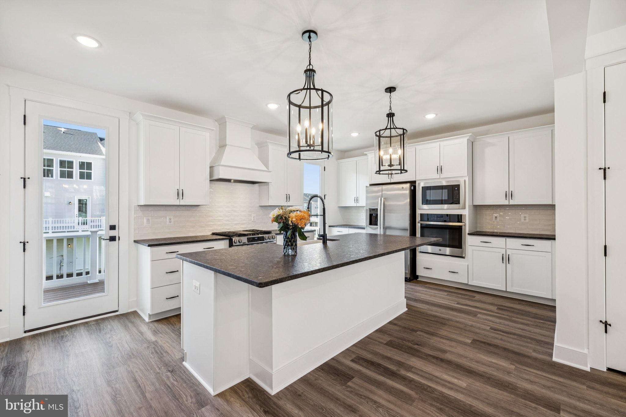 9410 PACIFIC ELM STREET