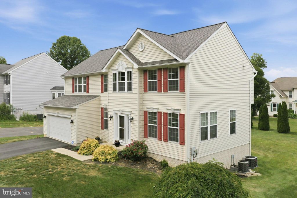 Photo of 807 Crestwood Dr #106, CHAMBERSBURG, PA 17202 (MLS # PAFL2035770)