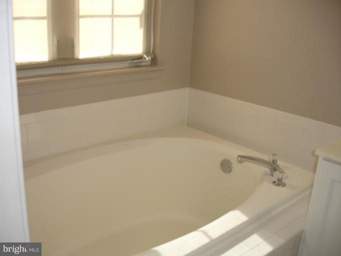 CLOVERLEAF TOWNHOMES - Residential Lease