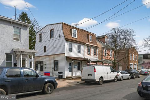 Townhouse For Sale - 523 Swain Street<br/> Bucks County, BRISTOL, PA 19007