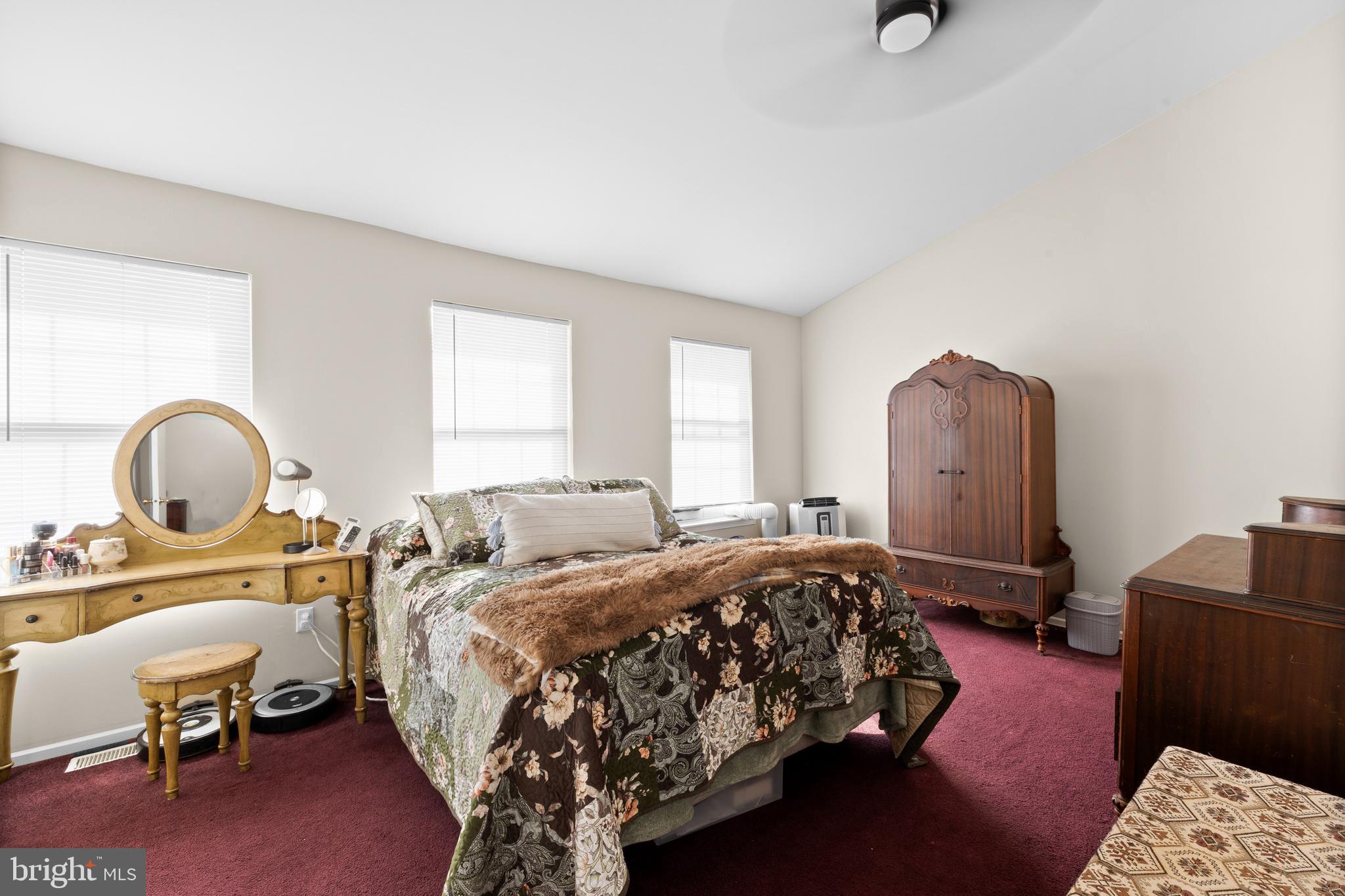 MAPLE HILL - Residential