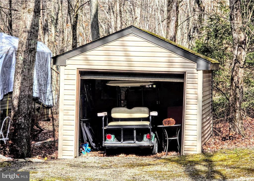 BELTZVILLE LAKE ESTATES - Residential