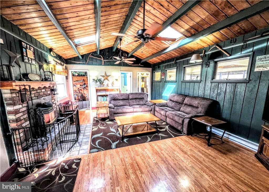 BELTZVILLE LAKE ESTATES - Residential